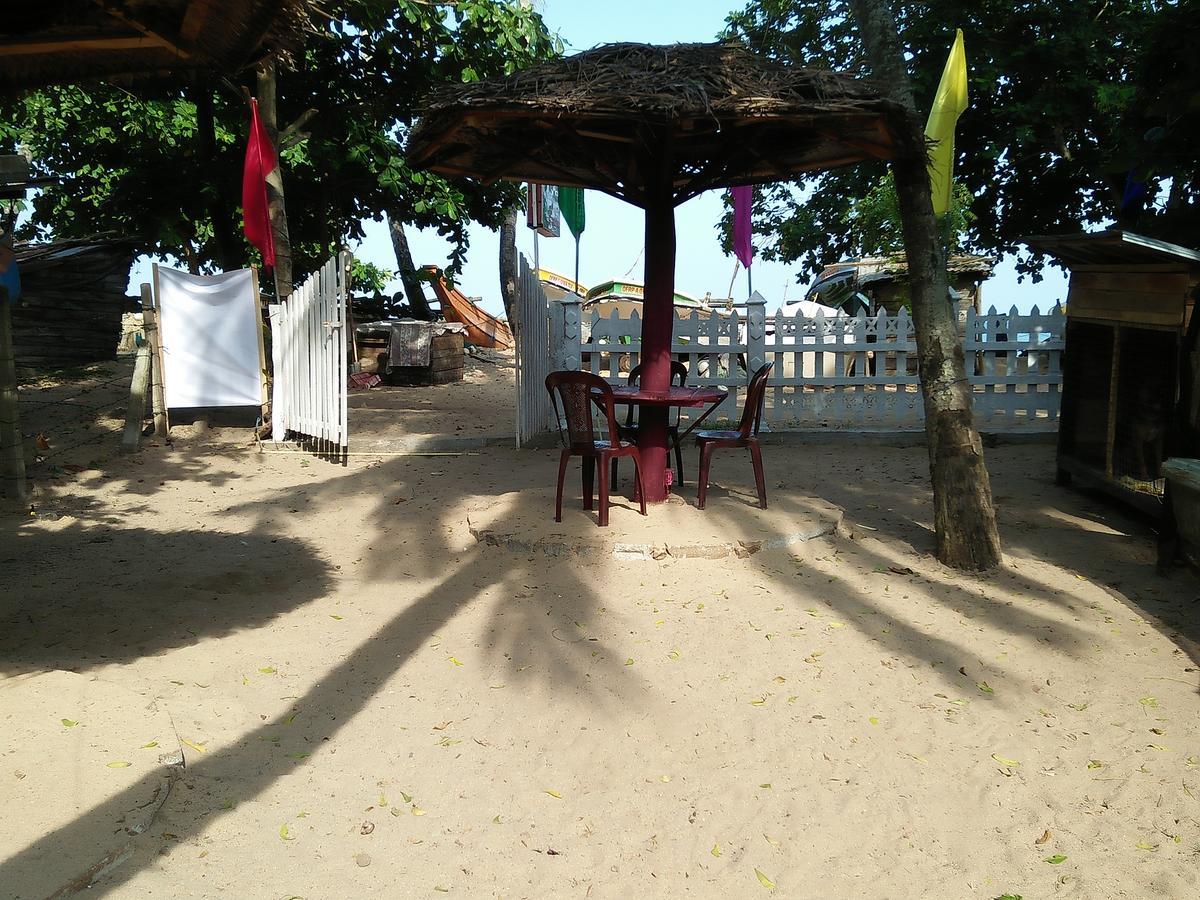 Parei Beach Inn Tangalle Exterior photo